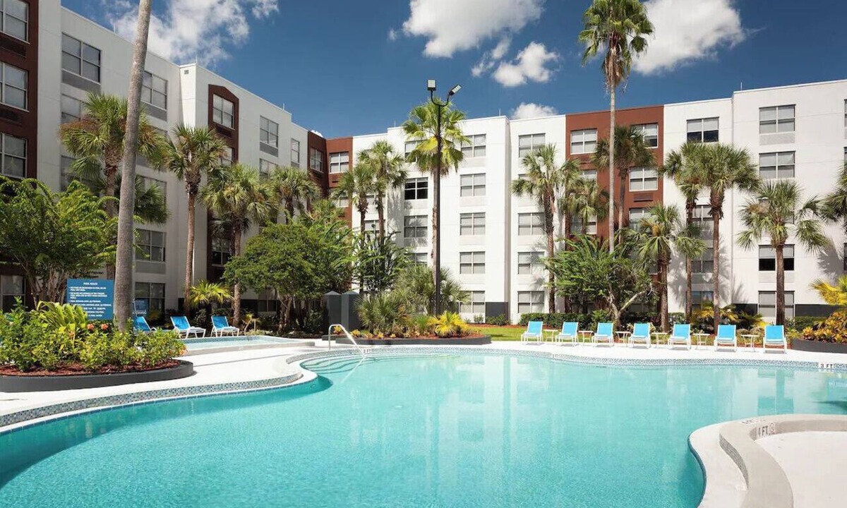 Florida Central Atlantic Coast Hotel | Orlando Convention Center Queen Suite w/gym, pool