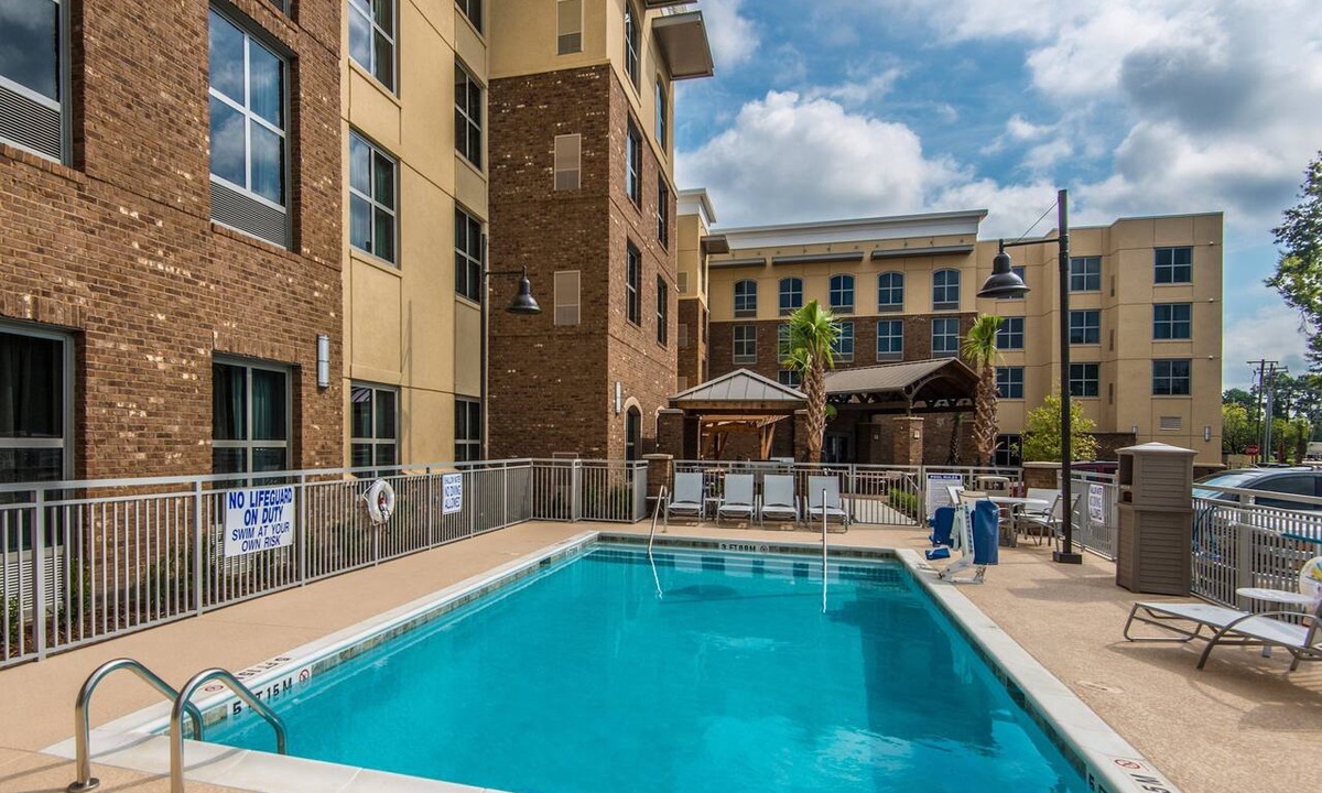 Mount Pleasant Apartment | Outdoor Pool + Free Wi-Fi | Great Location!