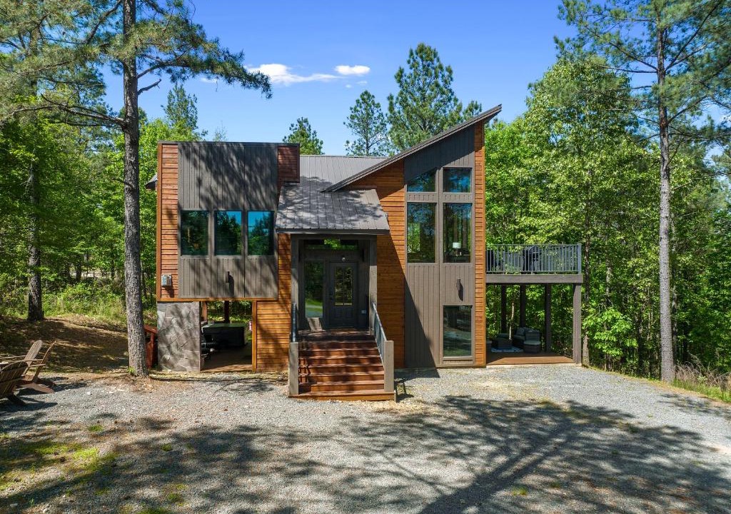 Broken Bow House | Over The Edge
