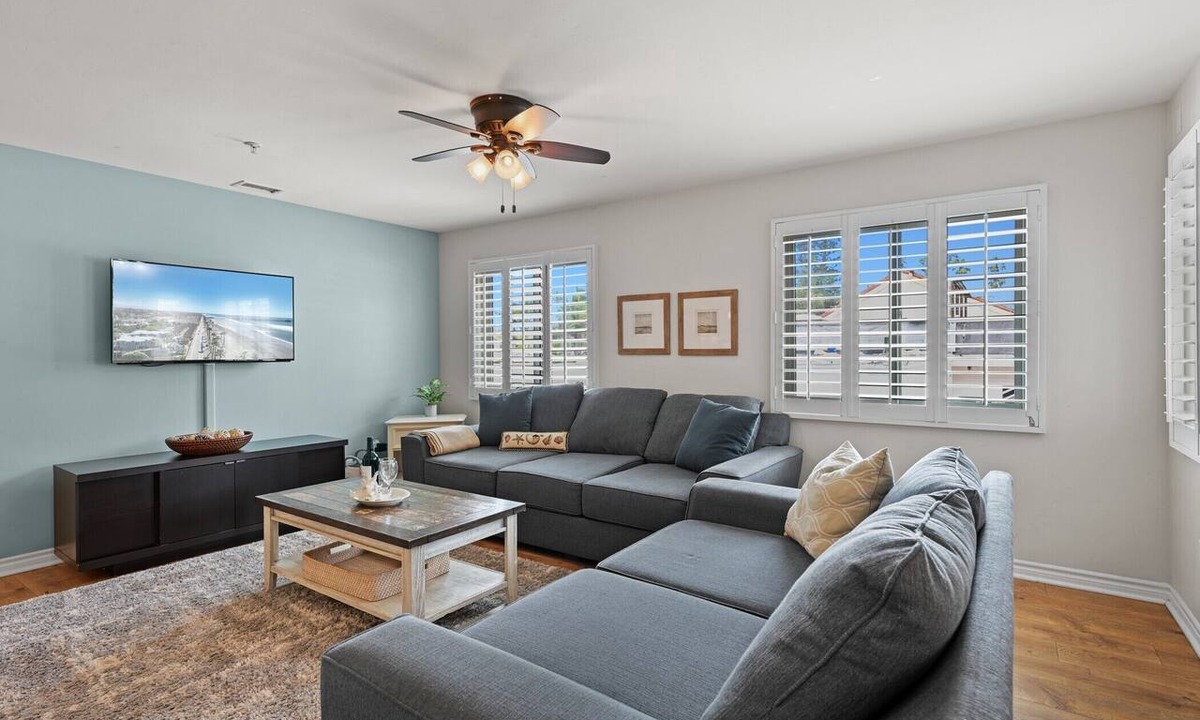 Crown Point Condo | Pacific Blue Three| Walk to the Beach | 3 BR Home