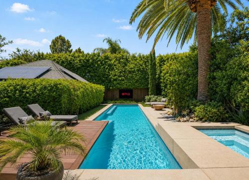 Melrose House | Palm Heated Pool Villa Near The Grove