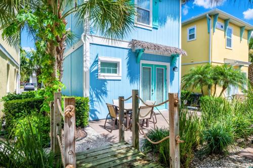 West Kissimmee House | Palm Tree Paradise Cottage Near Disney With Margaritaville Resort & Island H20 Waterpark Access - 3087Pi