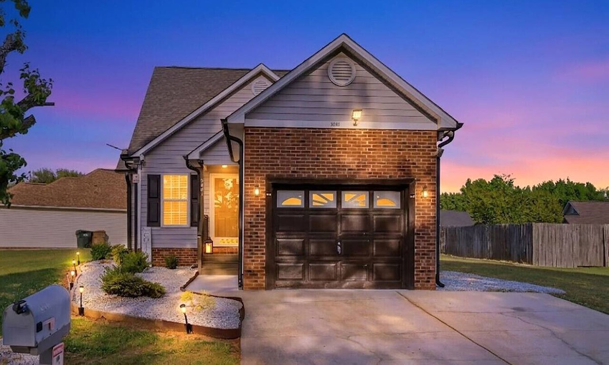Clayton House | Paris Grove Cottage, Clayton 3B, 2.5B with King Beds