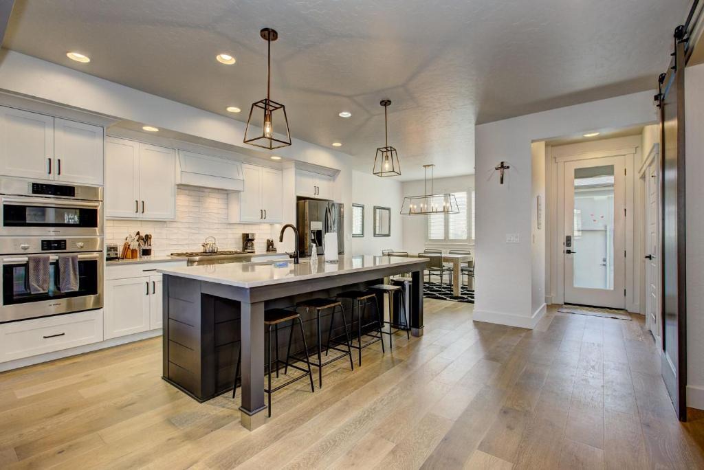 Warm Springs Villa | Park Place is a new, modern and sophisticated townhome in desirable Harris Ranch with use of community pool near Bown Crossing, Barber Park, Greenbelt and foothills trails, hike or float the river or ride the greenbelt from here