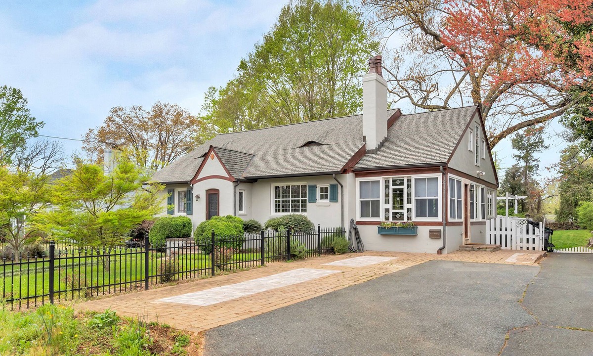 North Downtown House | Park Street Cottage - 5 bdrm/4 bath - North Downtown