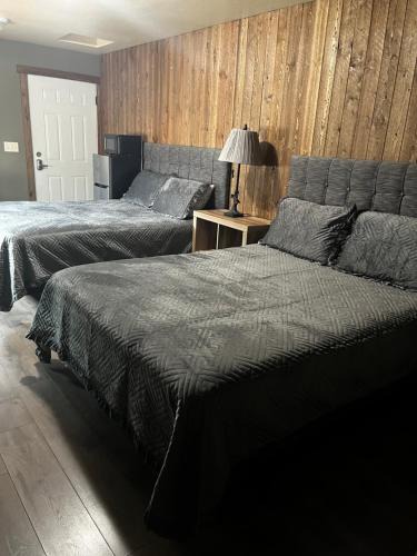 Gardiner House | ParkWay Yellowstone Guest House Room #1