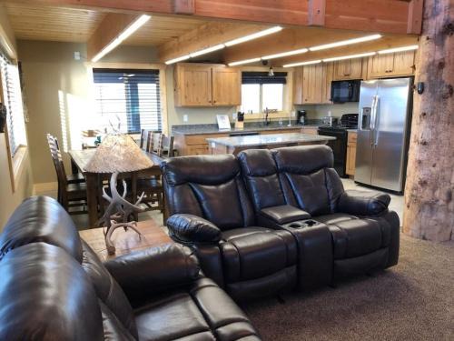 Island Park House | Patios, Hot Tub, Yellowstone