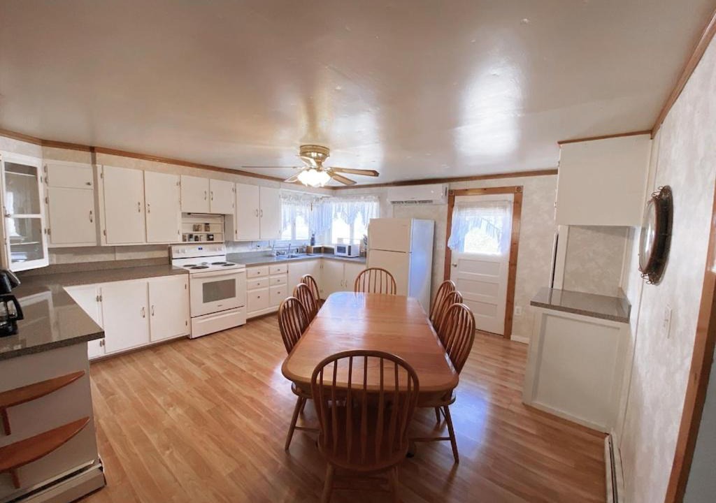 Huntingdon House | Peaceful Acres – Minutes to Raystown Lake