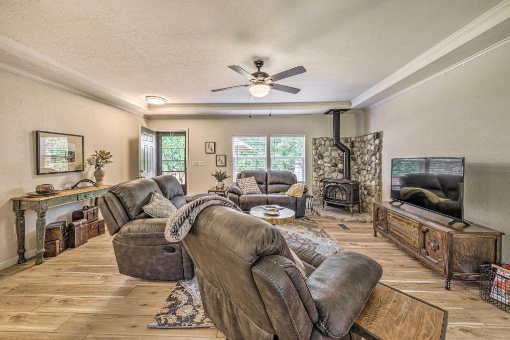 Alto House | Peaceful Alto Home with Deck about 12 Mi to Ski Apache!