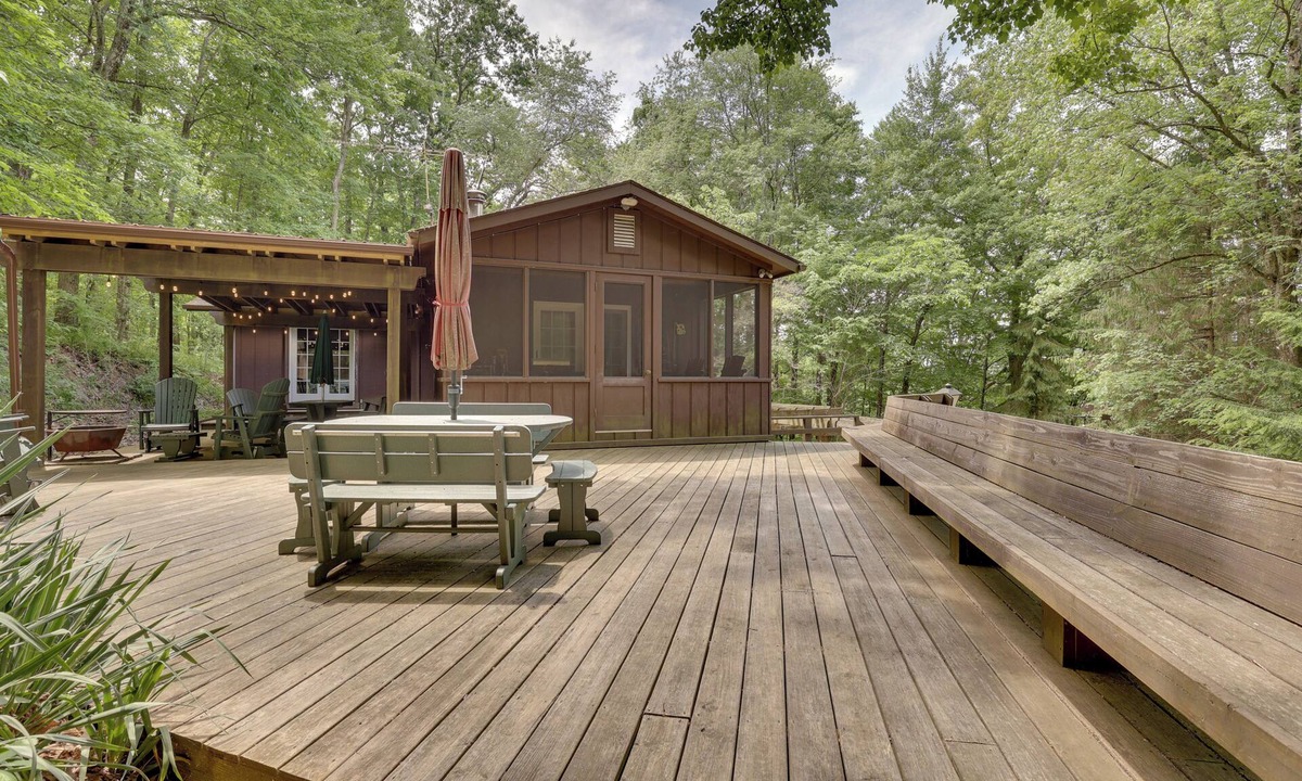 Carrollton Cabin | Peaceful Carrollton Retreat w/Deck & Fire Pit!