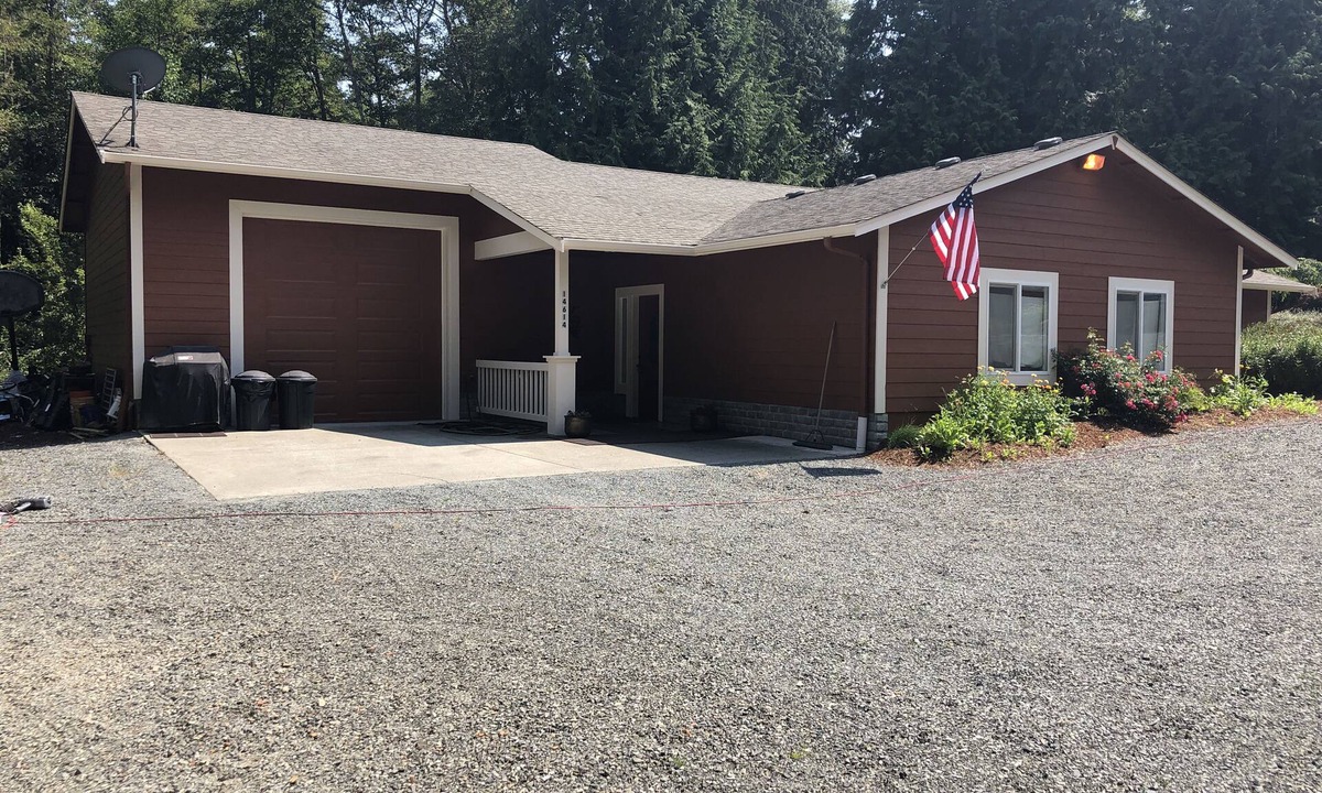 Stanwood House | Peaceful Country Living, Spacious, Walking paths, Romantic and Family friendly