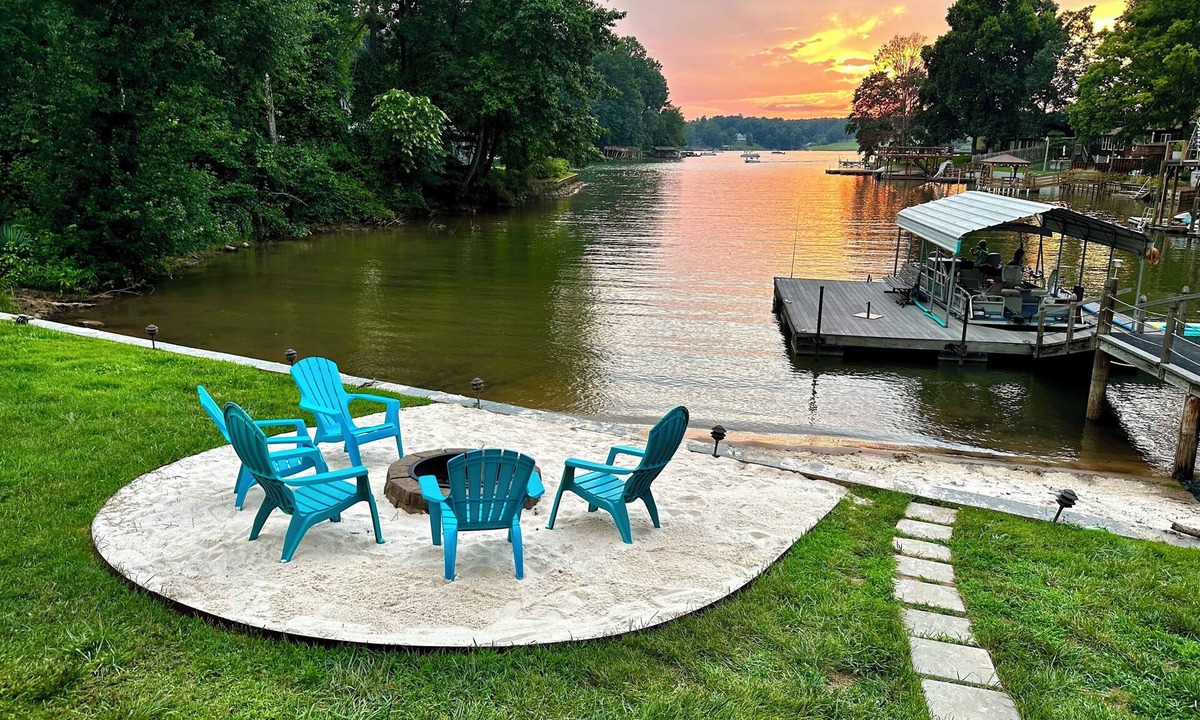 Conover Cottage | Peaceful, Family-friendly Lakefront cottage, sandy beach, quiet cove, w/dock