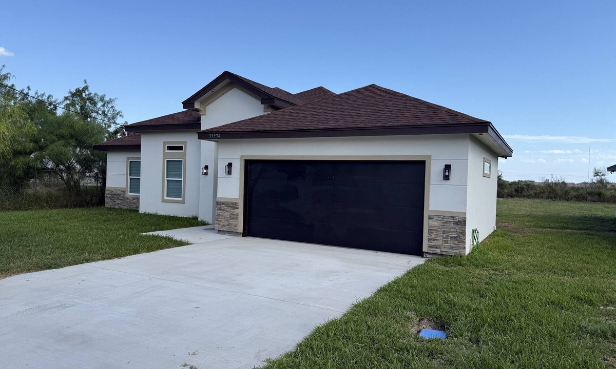 Arroyo City House | Peaceful Family & Pet-Friendly Getaway, Great for Fishing Trips & Group Fun