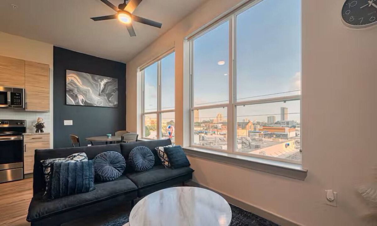 Washington Ave./ Memorial Park Apartment | Peaceful Heights One-Bed - Views & Comfort