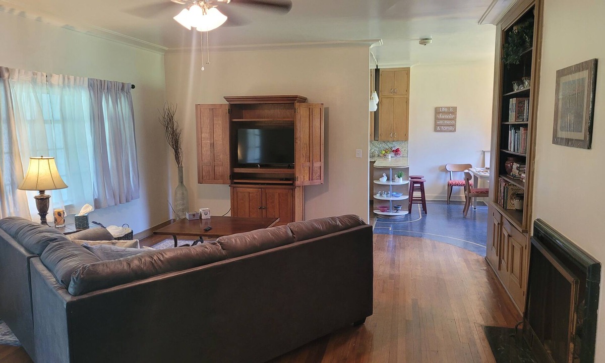 Glen Rose House | Peaceful historic 3-bedroom house in Glen Rose.