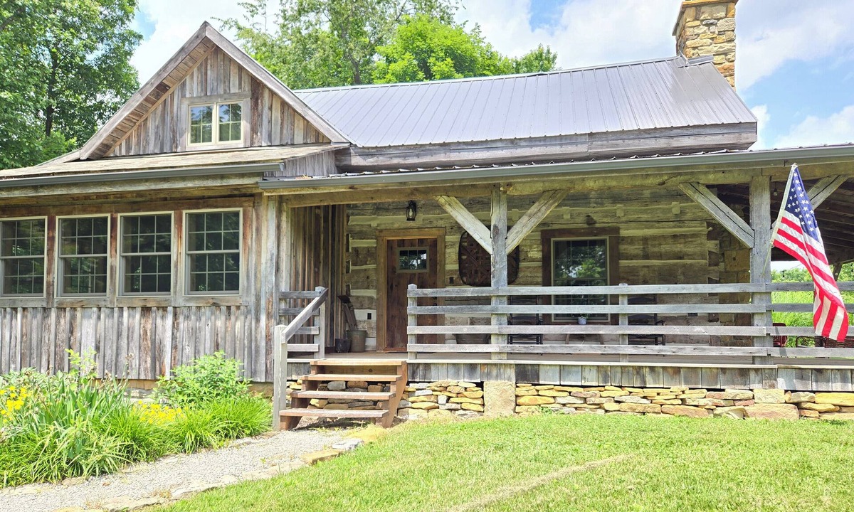 Lynx Cabin | Peaceful historic log cabin getaway on 40 acres - NO cleaning fee!