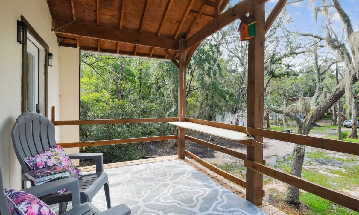 Midway Apartment | Peaceful Lakefront Getaway with Hot Tub & Kayaks