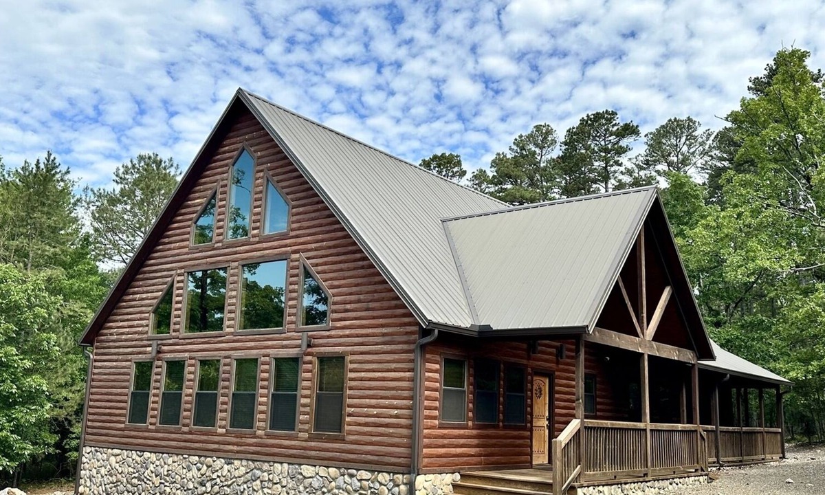 Hochatown Cabin | Peaceful Peak-Inside State Park|Secluded|Close to Lake|3 Bedroom|Sleeps 8