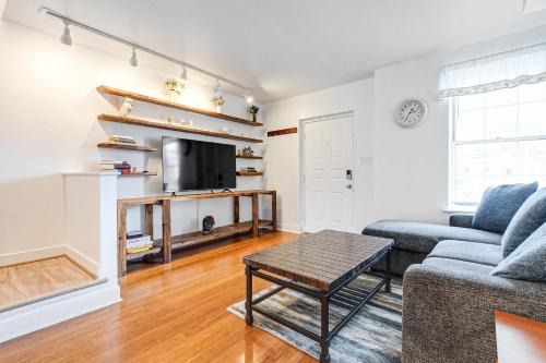 Richmond House | Peaceful & spacious family home near Carytown fully fenced