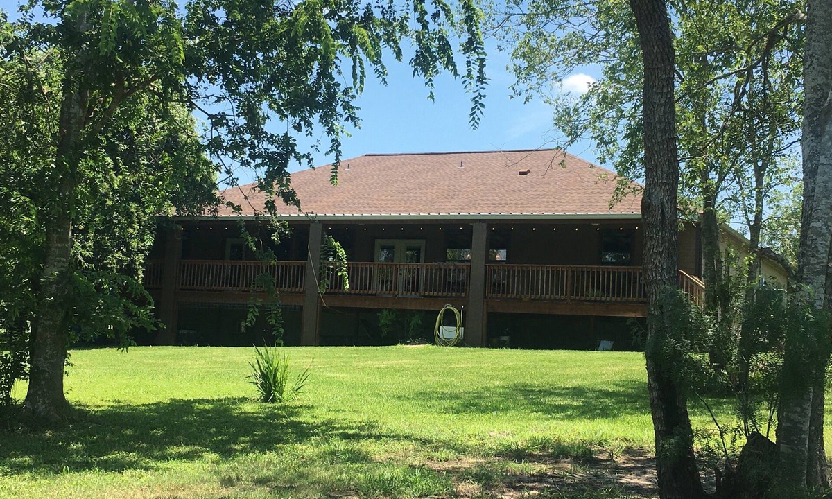 Victoria House | Peaceful Victoria Home ,7min from Downtown , EV Charger