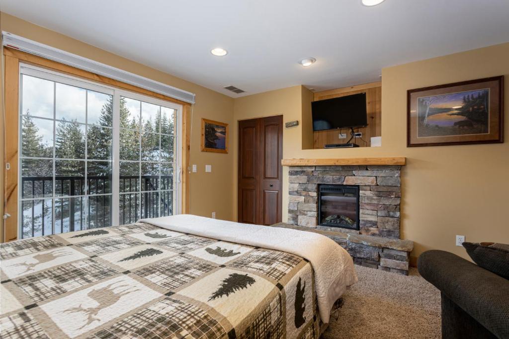 Kellogg Apartment | Penthouse Studio w Mtn Sunrise Views & Near Silver Mtn