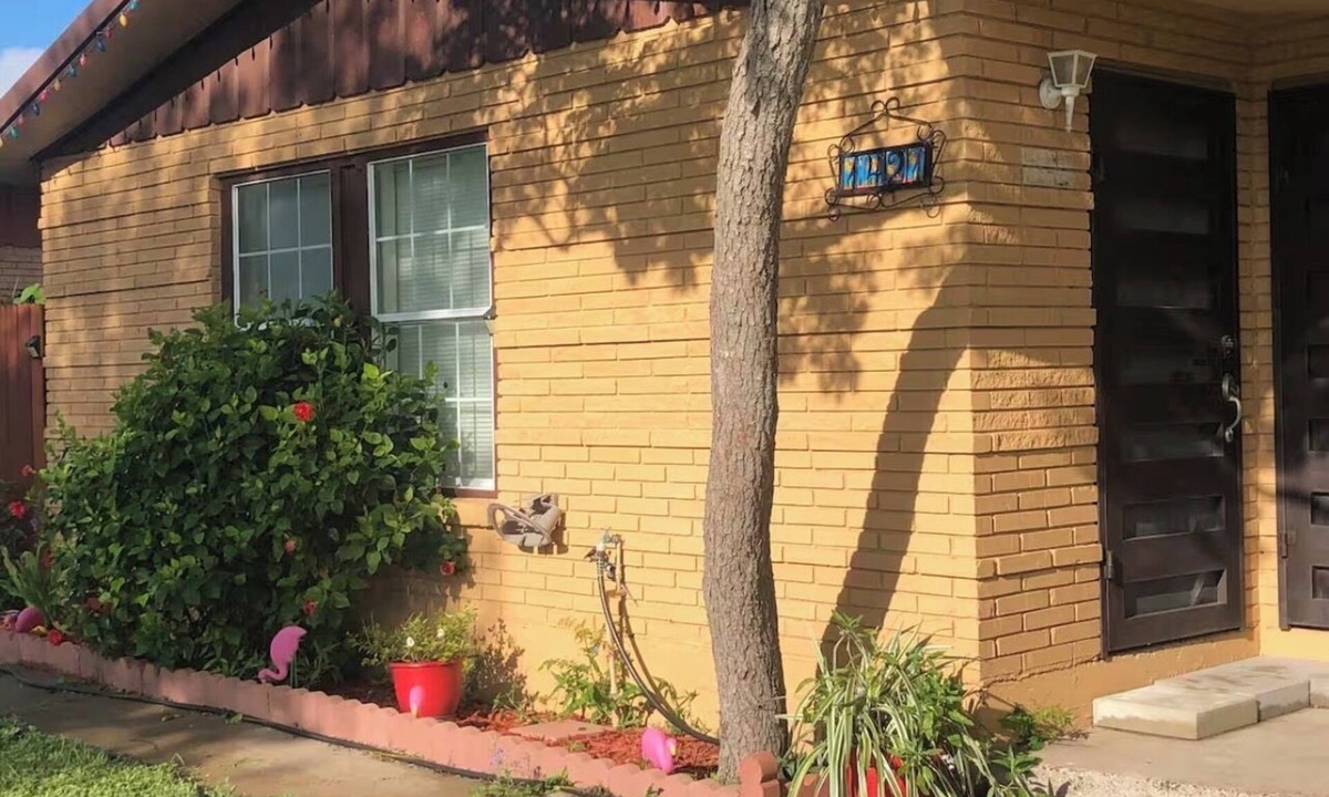 Harlingen Apartment | Perfect 2-bedroom apartment with AC in fabulous Harlingen