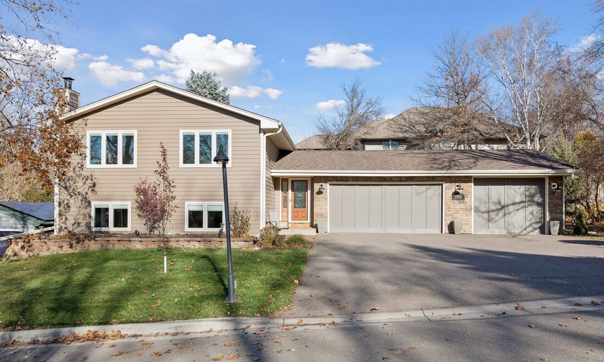 Plymouth House | Perfect 3-BR Suite with Hot Tub, Lake Views & Sunsets
