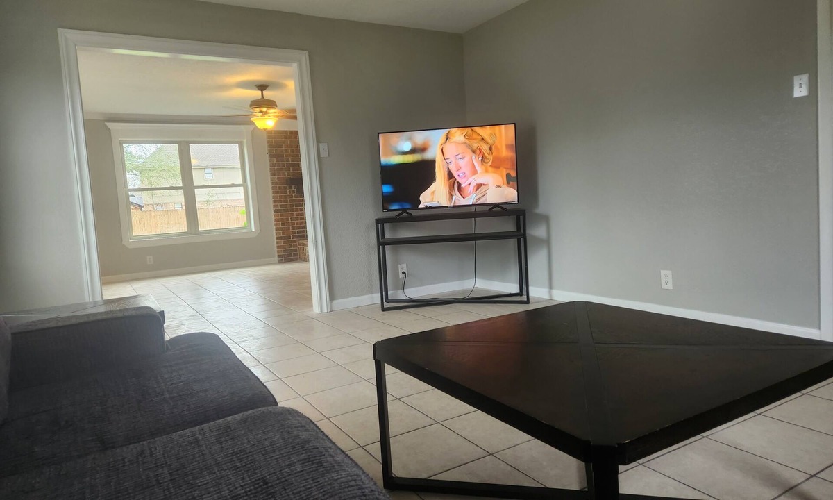 Orange House | Perfect for out of town workers. Fully furnished, all bills paid!