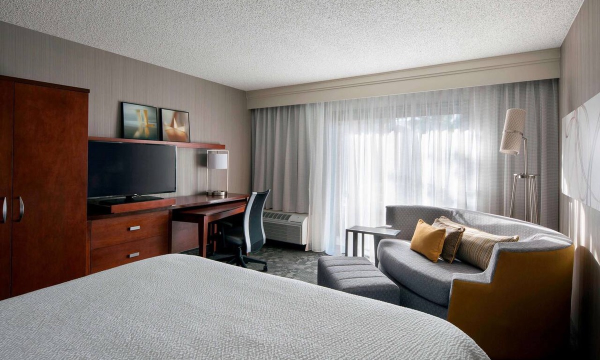 Torrance Hotel | Perfect Stay! Close to Torrance Beach Coast Line! Free Parking, Pets Allowed!