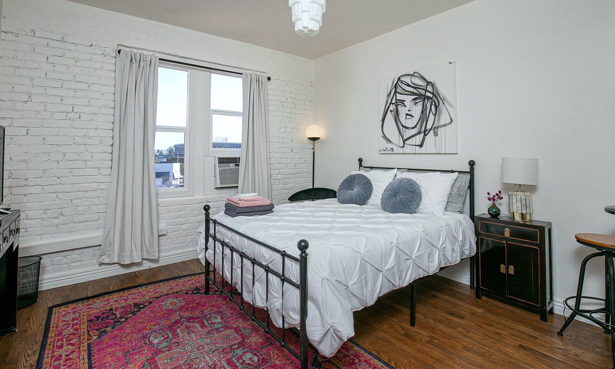 Westlake Hotel | Perfectly Cozy Studio for Couples