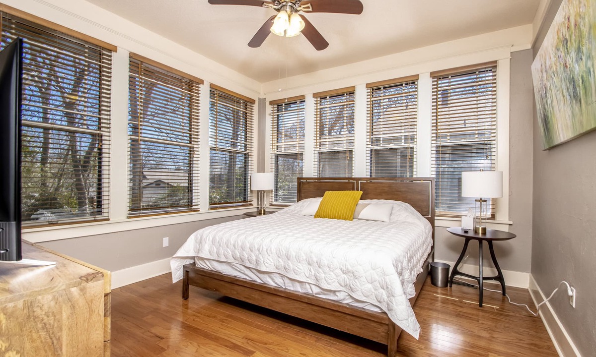 Hillcrest House | Pet/Family friendly, in/out dining, fenced yard, 30 day min