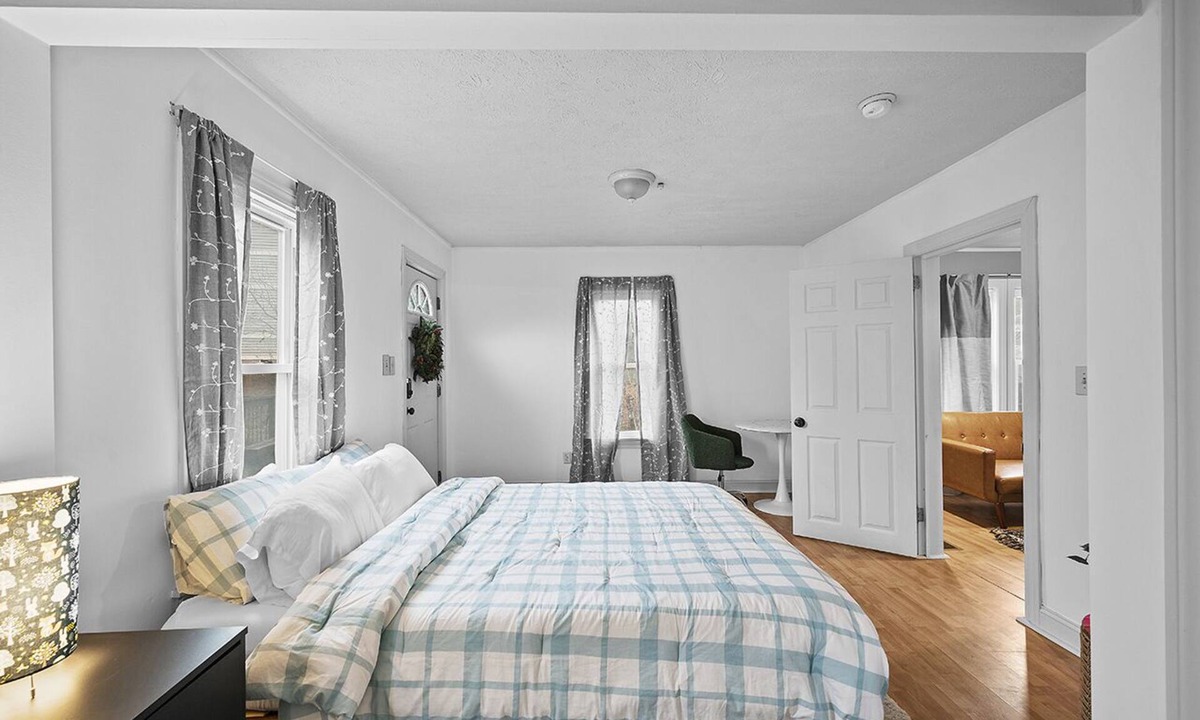 Detroit - Shoreway Apartment | Pet Friendly 1BR in Ohio City