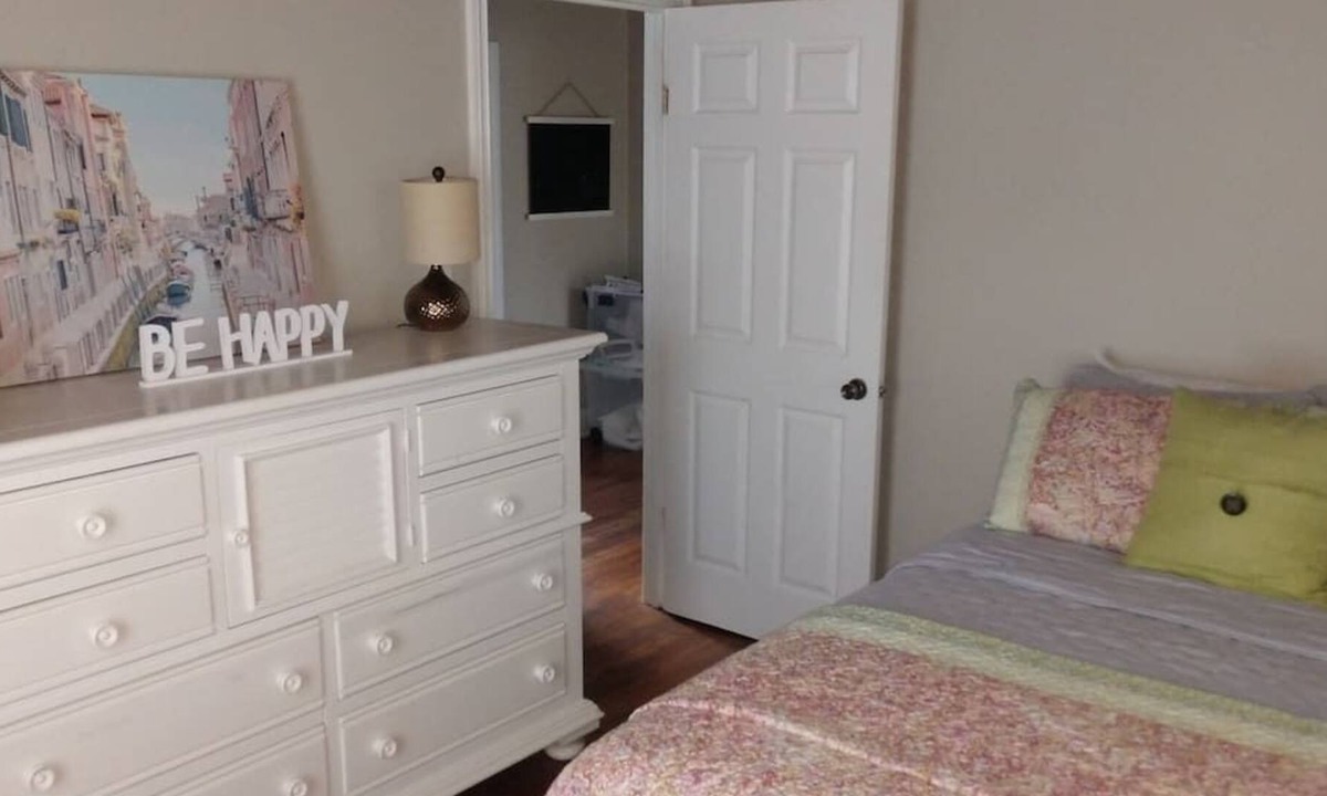 Clayton House | Pet Friendly 2 Bedroom Home in Downtown Clayton