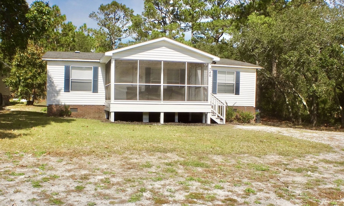 Supply House | Pet friendly 3 bedroom house just minutes from the beach.