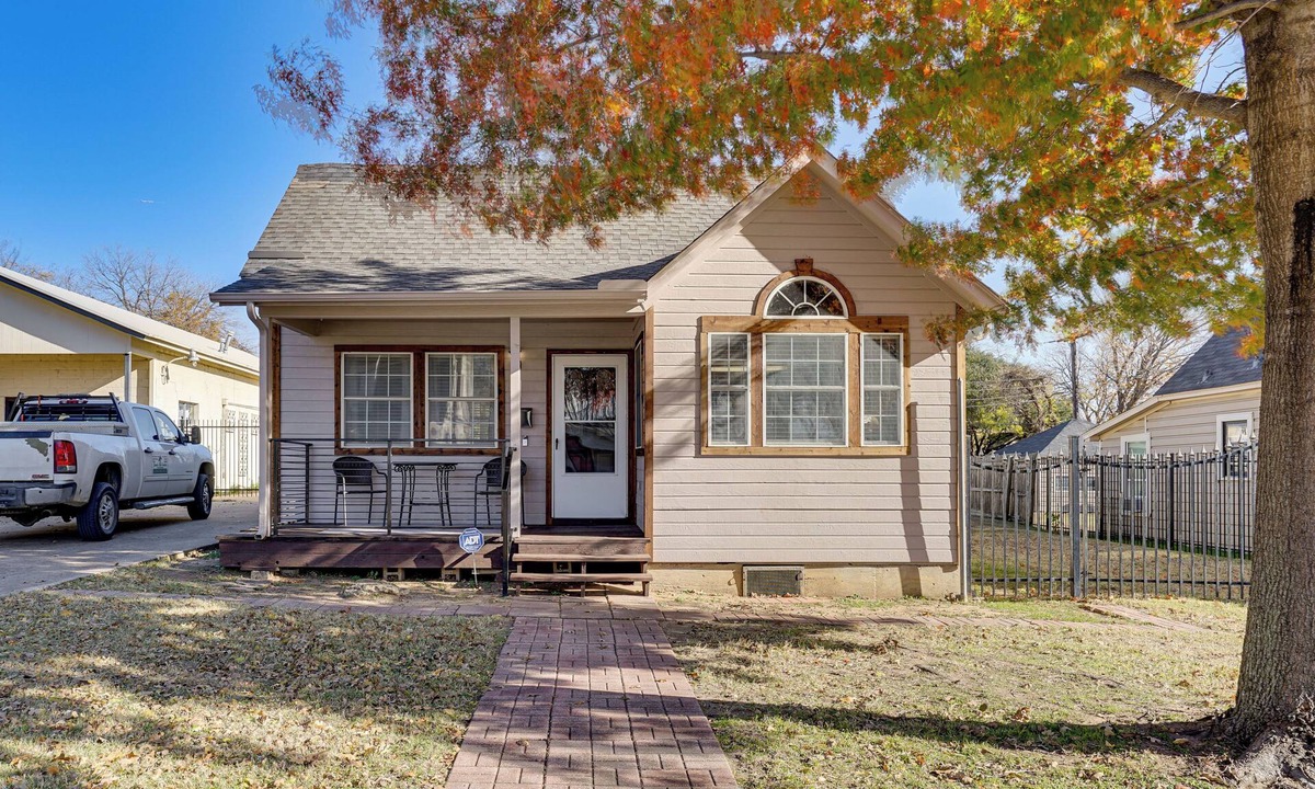 Handley Cottage | Pet-friendly Fort Worth Home: 8 Mi to At&t Stadium