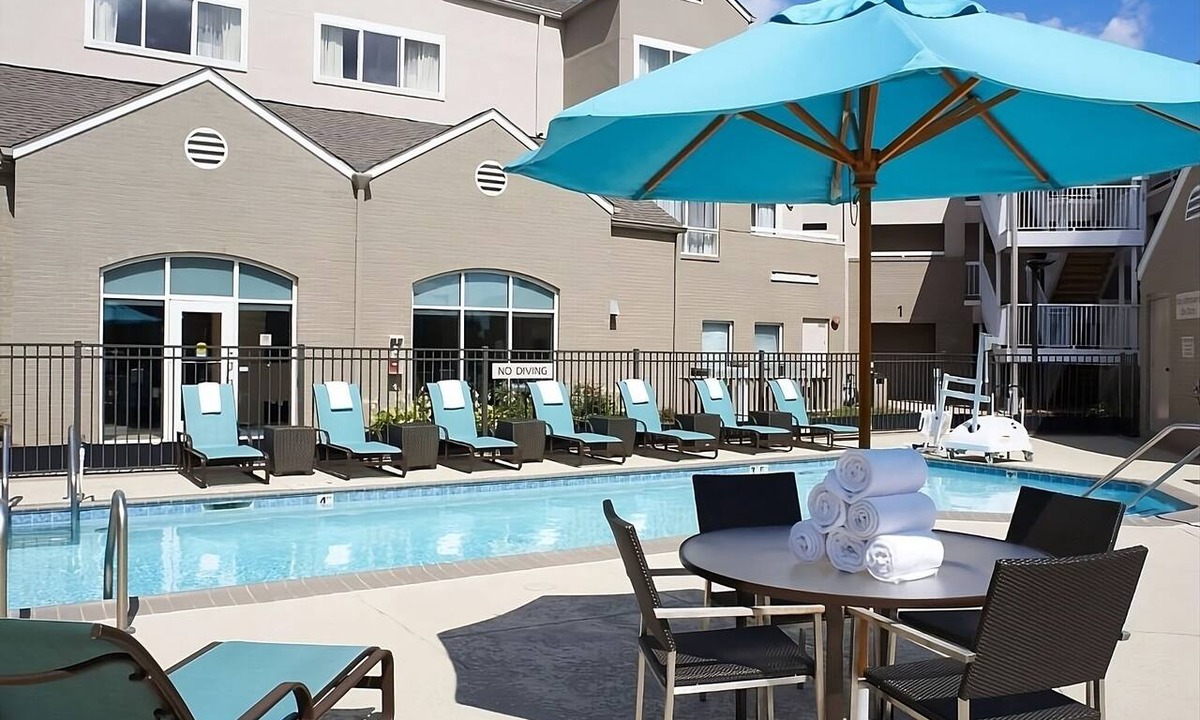 Warren Hotel | Pet-Friendly Haven, Free Breakfast! Comfort Guaranteed, 2 Classy Units!