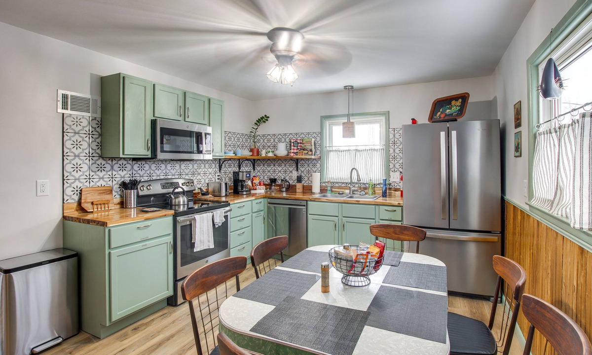Hiawatha House | Pet-Friendly Hiawatha Retreat w/Private Yard!