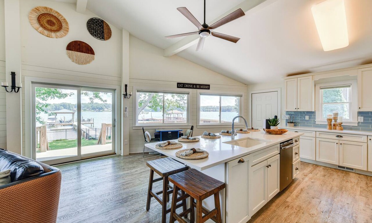Mayhew Cottage | Pet-friendly Lake Norman Home With Boat Dock!
