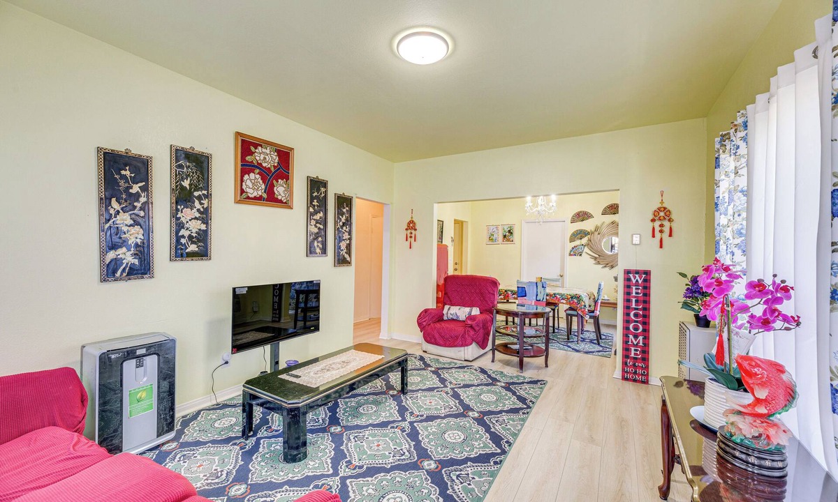 Rampart Village Apartment | Pet-Friendly Los Angeles Duplex ~ 2 Mi to Dtwn!