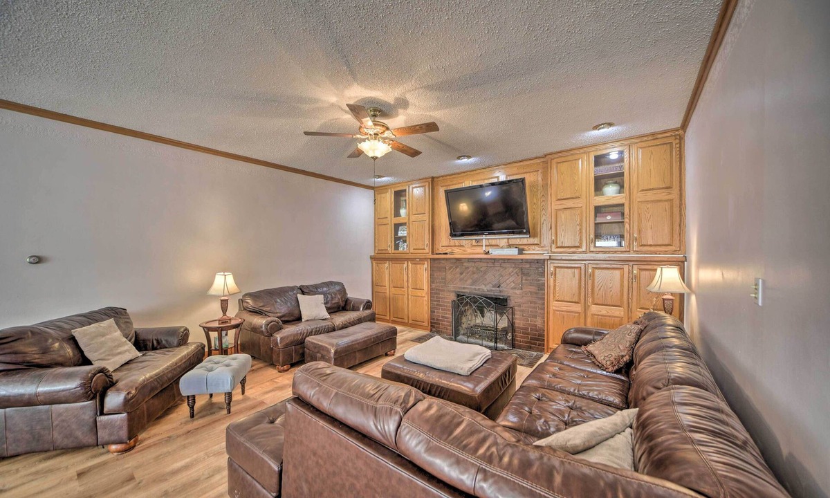 Ogallala House | Pet-Friendly Ogallala Home ~ 7 Mi to Lakefront!