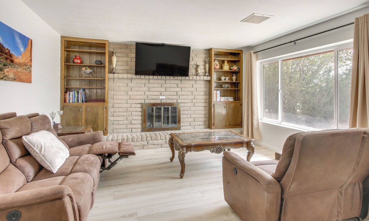 Ridgecrest House | Pet-Friendly Ridgecrest Home Near OHV Trails!