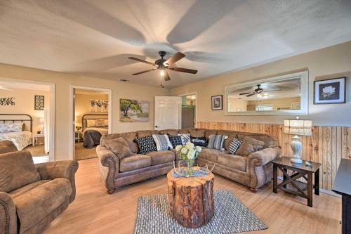 Broken Bow House | Pet-Friendly 'Shady Oaks' Broken Bow Gem w/Patio!