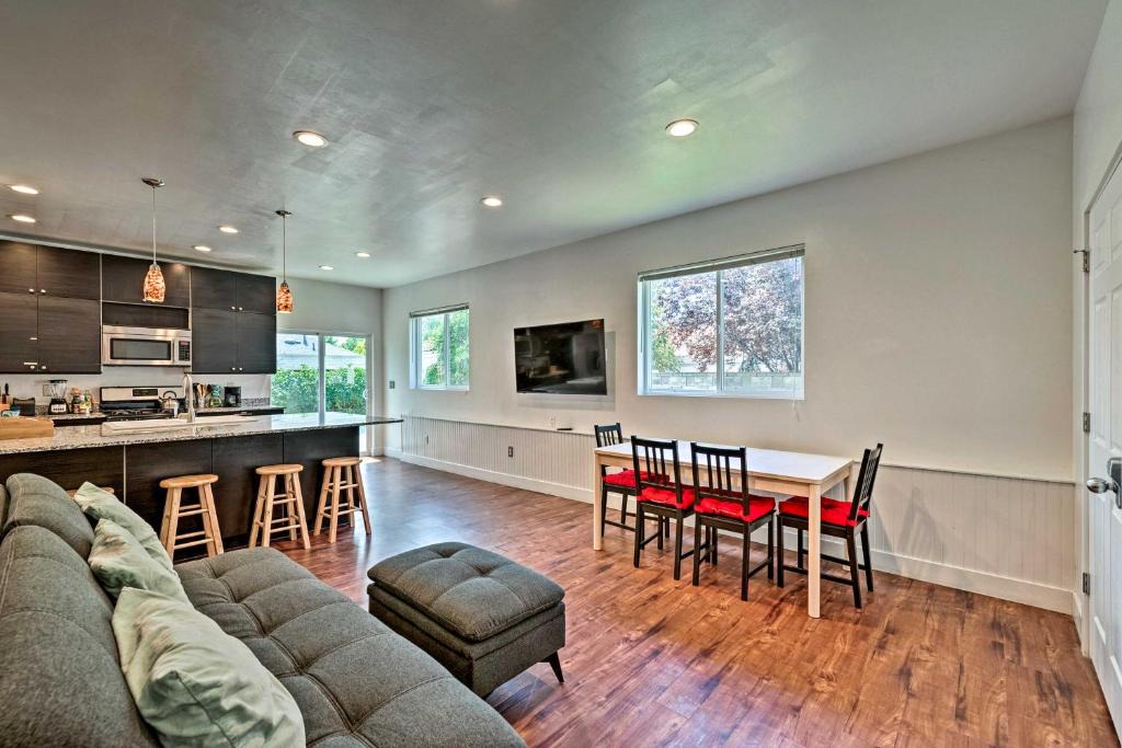 South Salt Lake House | Pet-Friendly SLC Townhouse Less Than 4 Mi to Downtown!