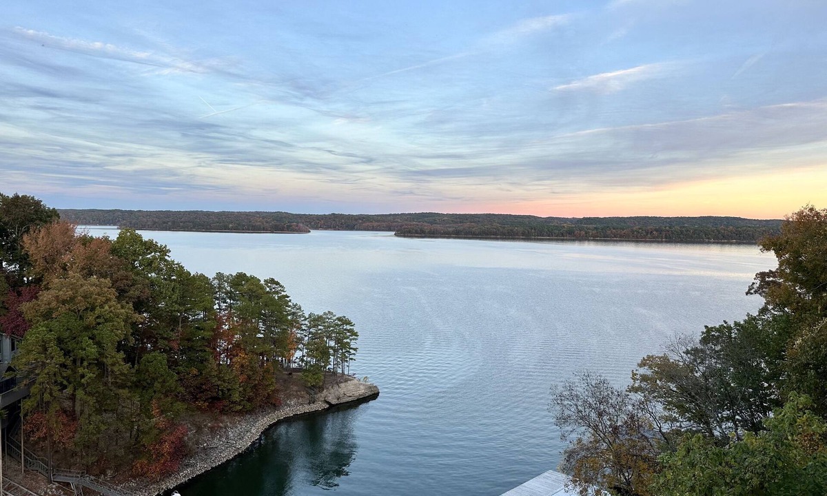 Counce Villa | Pickwick Lake Front River Walk Villa11 w/spectacular views, boatslip & pool