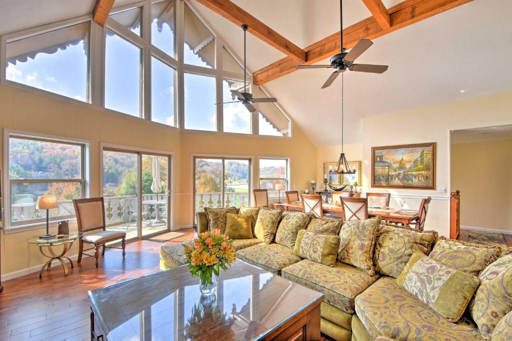 Sky Valley House | Picturesque Sky Haus Sanctuary with Mountain Views