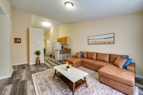 Greenville House | Pirate Game Day Base: Greenville Home Near Campus!