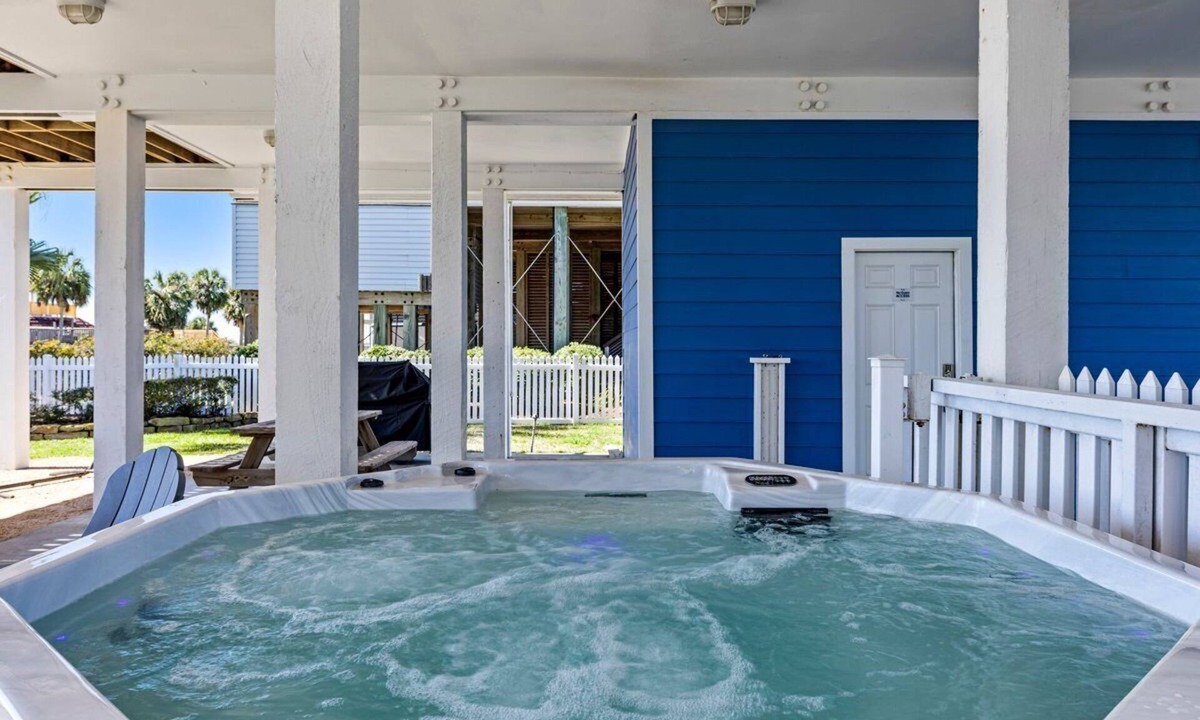 Pirates Beach West House | Pirates Beach Home w/Hot Tub and Private Beach Access
