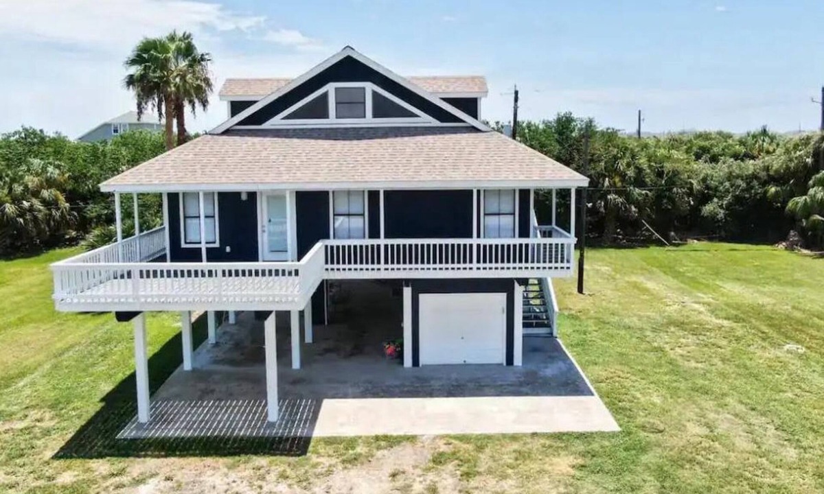 Galveston House | Pirates Paradise - Pool - 4bd/2.5BA - Sleeps 9