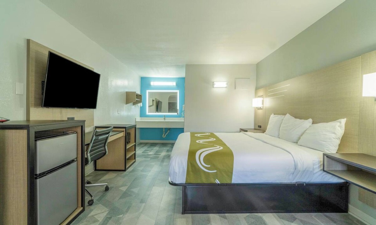 Pleasanton Hotel | Pleasanton Stay | 1 Unit | Near W Oaklawn Rd