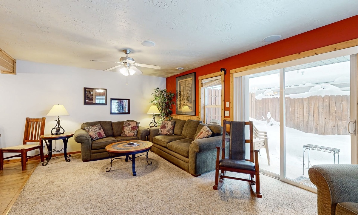 McCall Condo | Plush condo w/gas fireplace - walk to lake beaches, golf & Ponderosa State Park